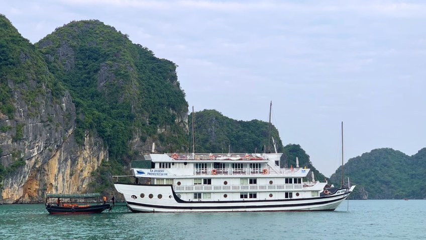 Du thuyền Le Journey Premium