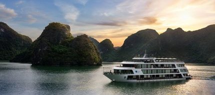 Tàu chạy lịch trình thăm vịnh Lan Hạ   Hạ Long