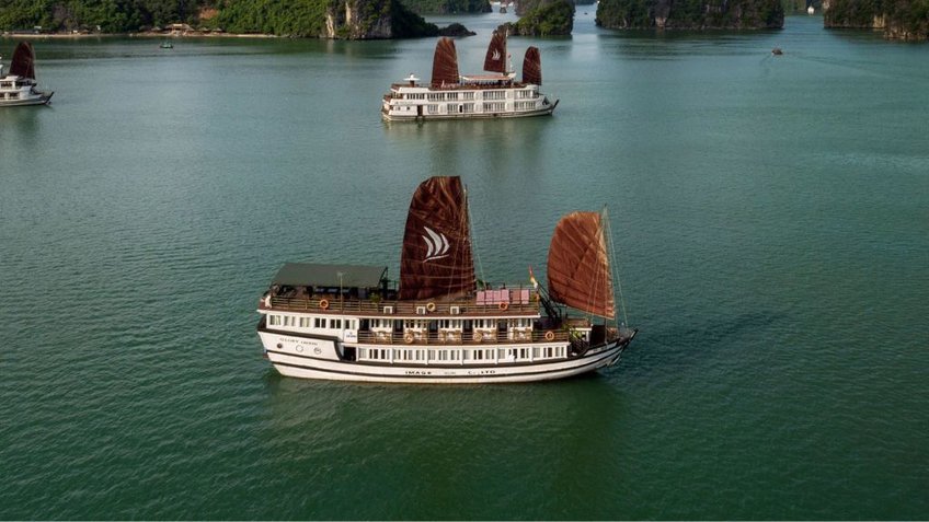 Toàn cảnh du thuyền 4 sao Milalux