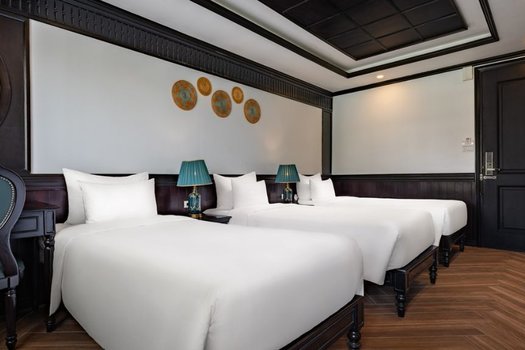 Senior Balcony Suite Triple (Tầng 2)