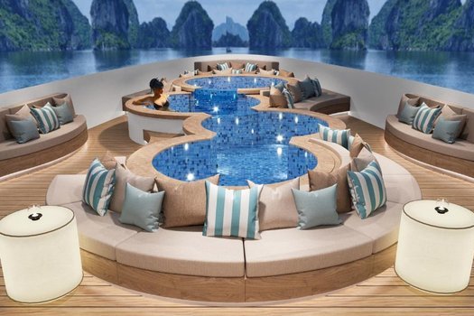 Du thuyền Symphony trong ngày