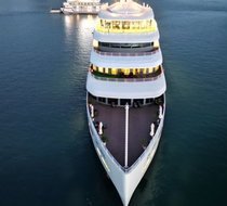 Du thuyền đẳng cấp 6 sao đầu tiên tại Vịnh Hạ Long