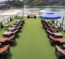 Ngắm toàn cảnh vịnh từ sundeck