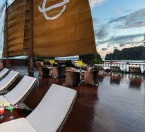 Sundeck rộng rãi, thoáng mát