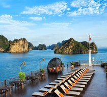Sundeck trang bị ghế tắm nắng