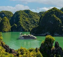 Nhìn con tàu từ phía xa