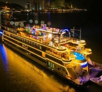 Du thuyền khi lên đèn lung linh