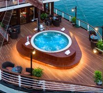 Bể sục jacuzzi bốn mùa