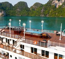 Sundeck rộng lớn của du thuyền