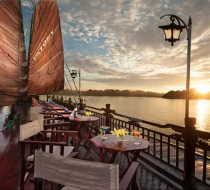 Sundeck Trên Du Thuyền Victory Star