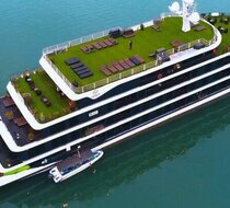 Toàn cảnh du thuyền nhìn từ trên xuống