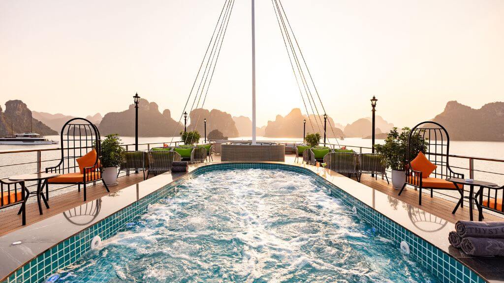 Không gian Bể sục jacuzzi