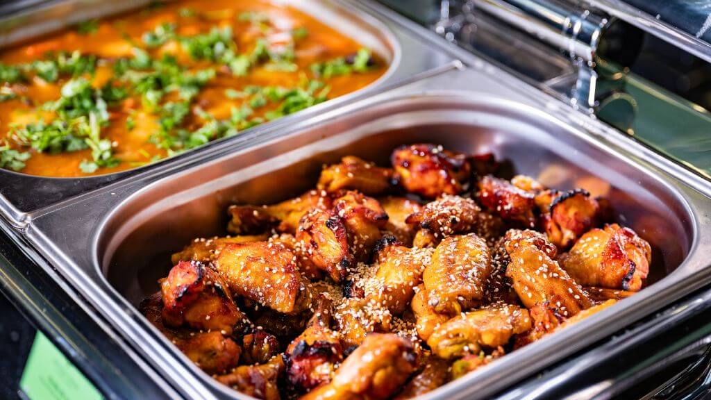 Món ăn hấp dẫn trên du thuyền
