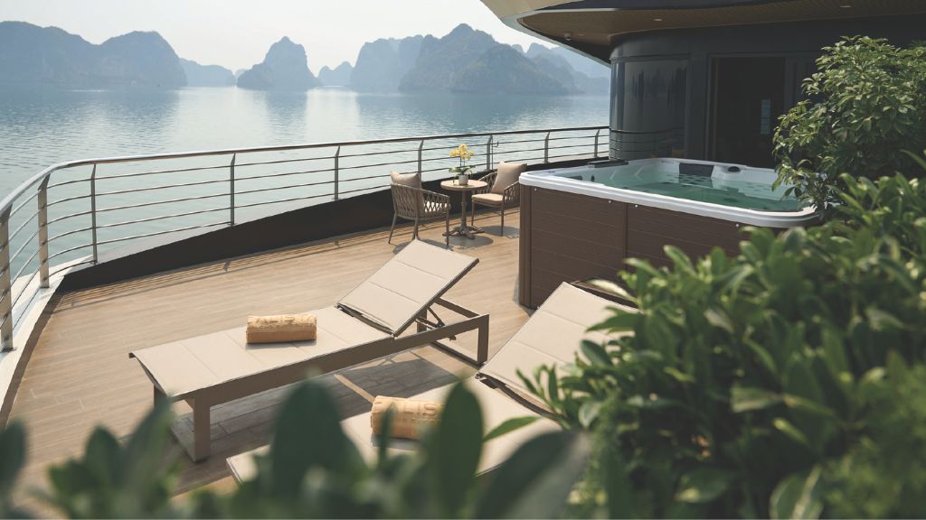 Thư giãn tại bể sục Oasis Jacuzzi riêng biệt