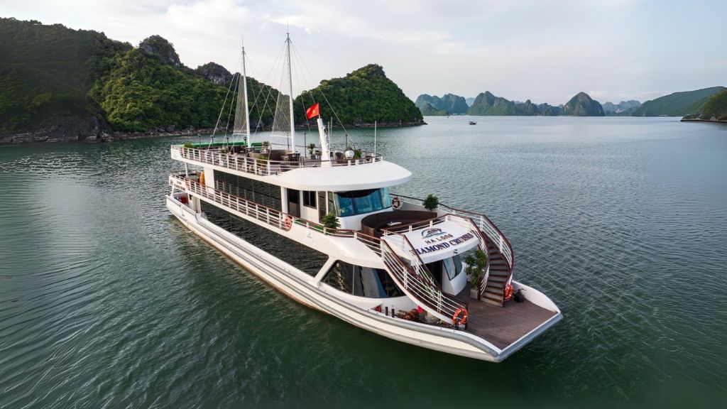 Du thuyền Diamond Hạ Long