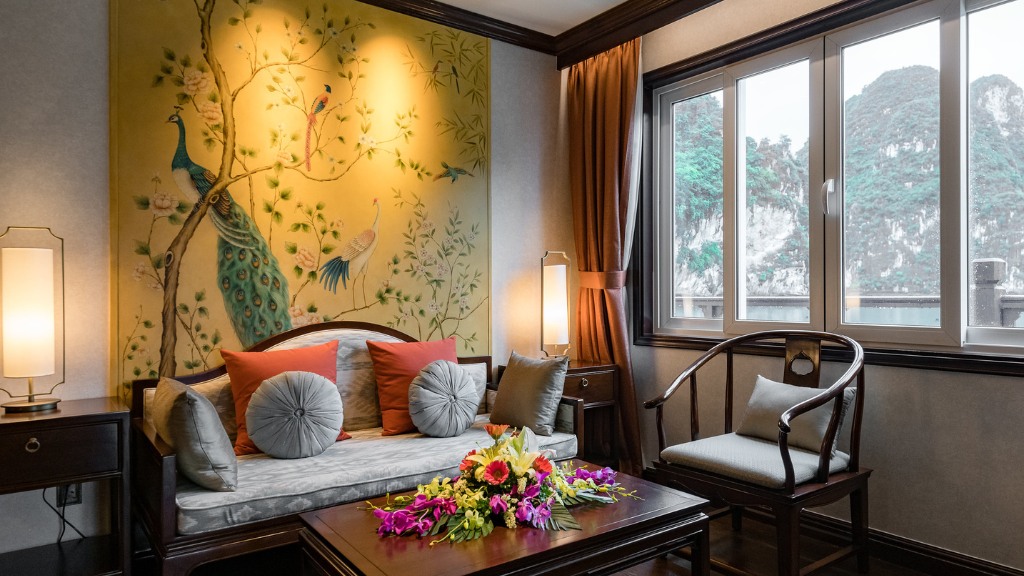 Phòng Regent Suite với view nhìn ra Vịnh