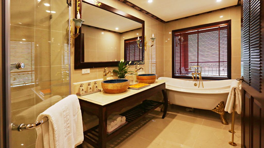 Phòng tắm hiện đại hạng Suite