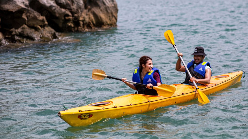 Chèo thuyền kayak