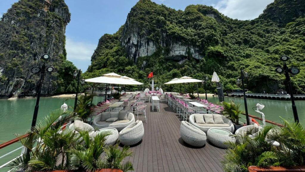Bao quát khu vực sundeck