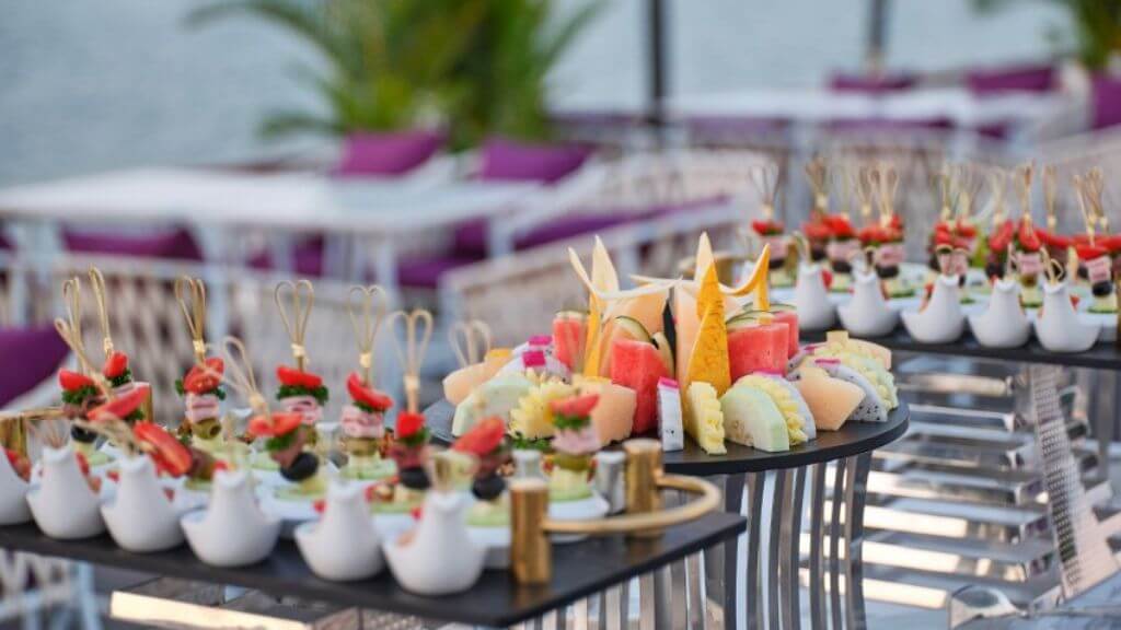Canape sang trọng cùng hoàng hôn lung linh