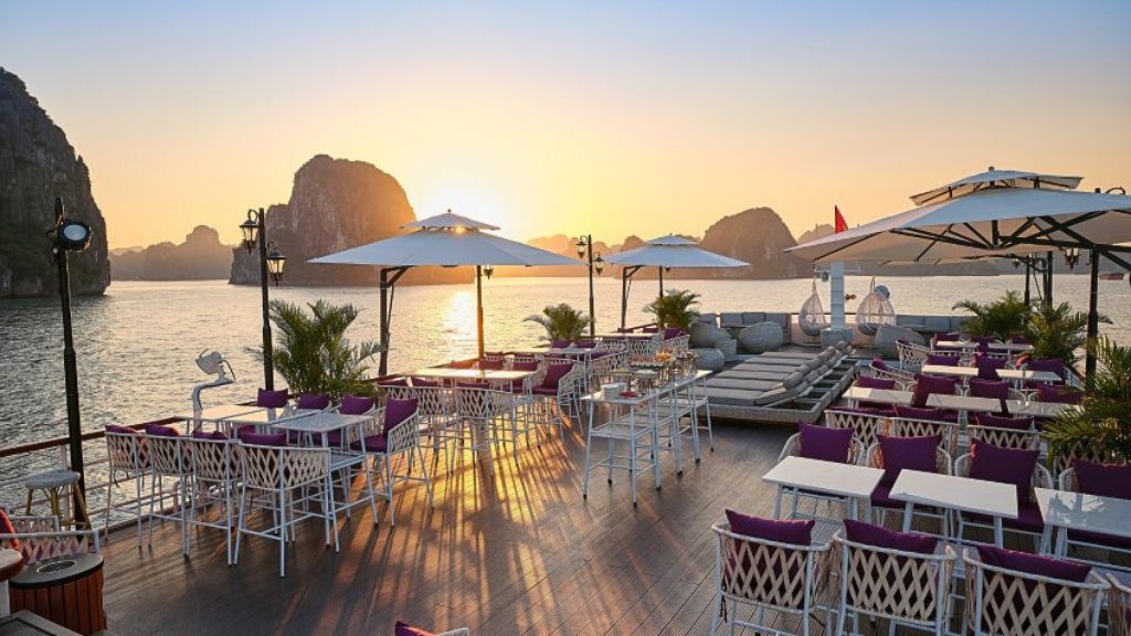 Tận hưởng vẻ đẹp khi hoàng hôn buông