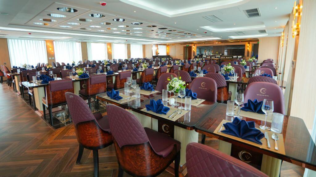 Thiết kế cổ điển, gam màu trầm