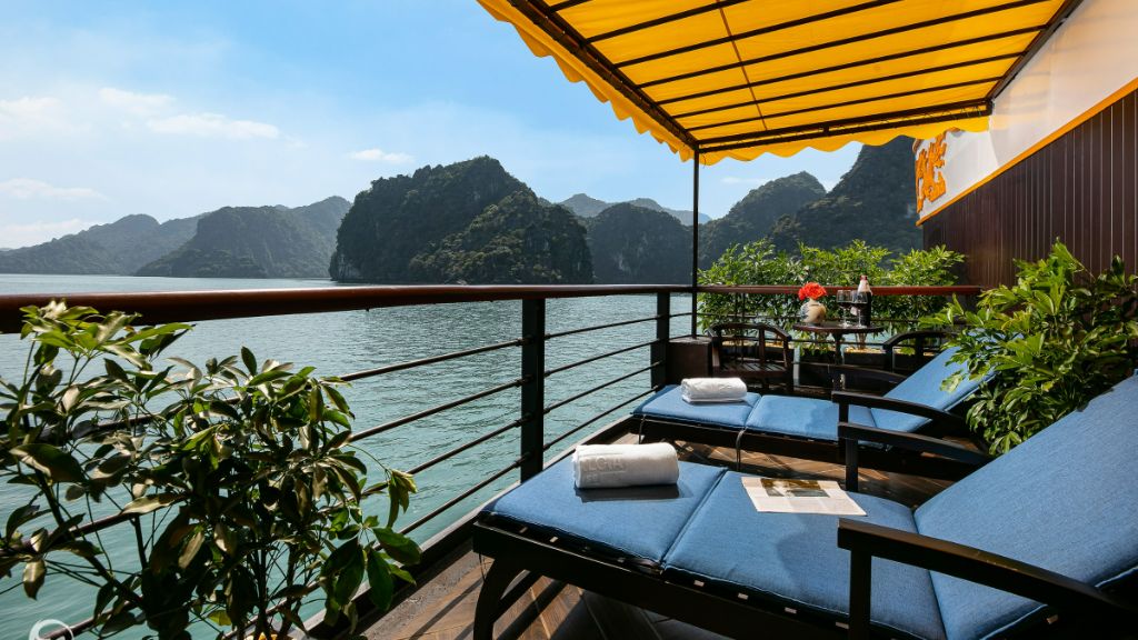 Ban công ngắm vịnh