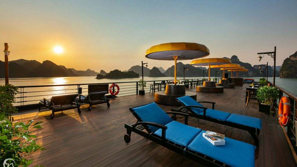 Sundeck rộng rãi, thoáng mát