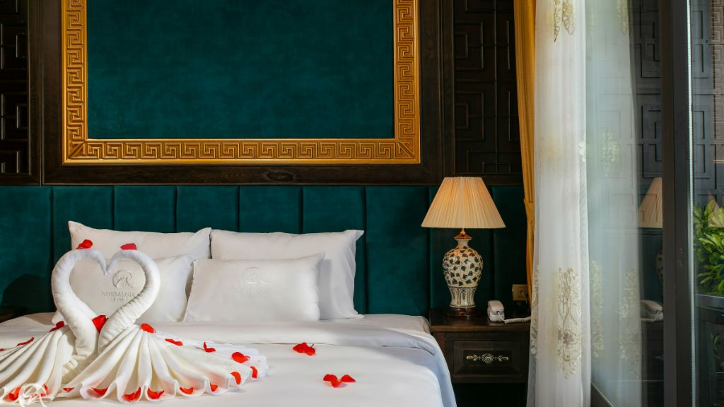 Hỗ trợ set up phòng honeymoon