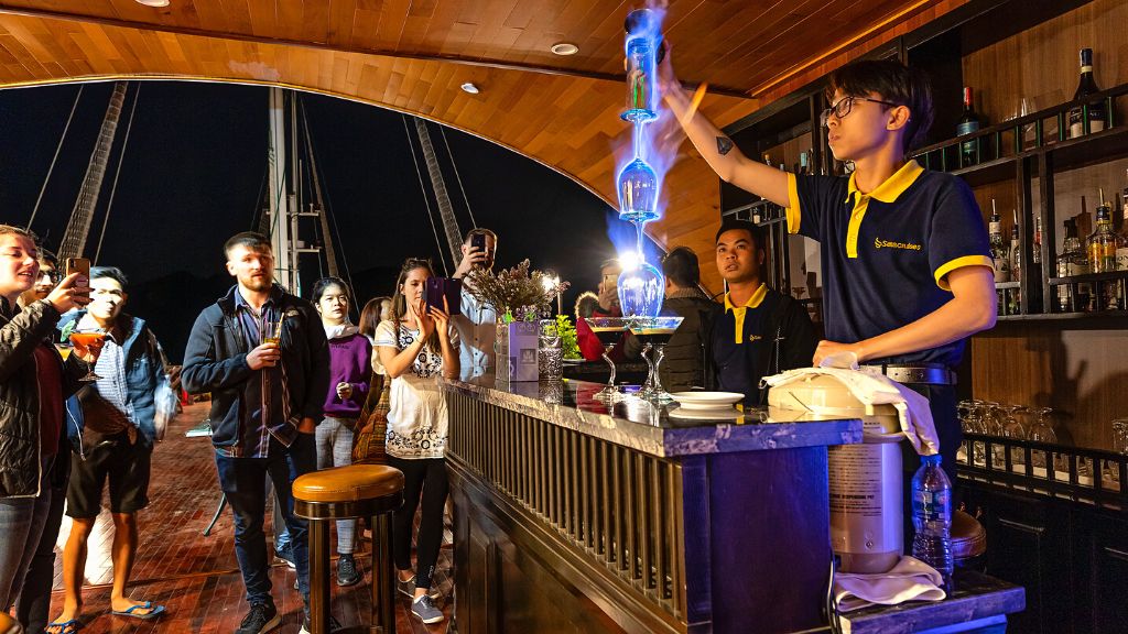 Quầy bar trên du thuyền Sena