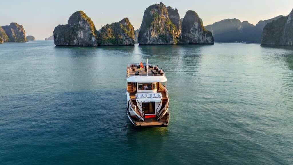 Du thuyền ngày Lavoya