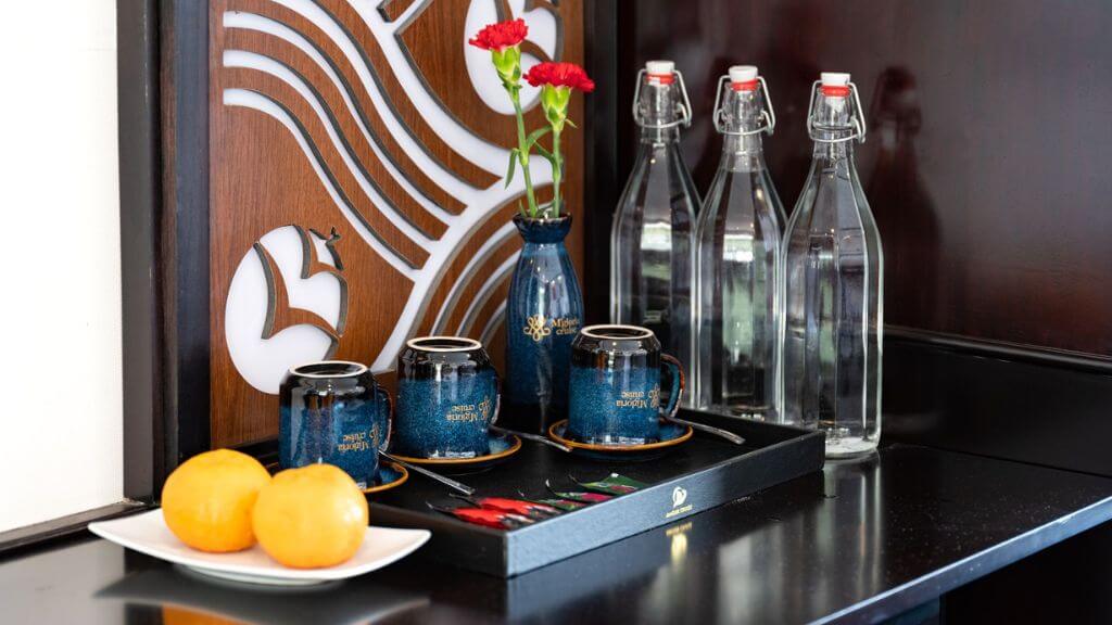Đồ ăn và nước uống miễn phí phục vụ du khách