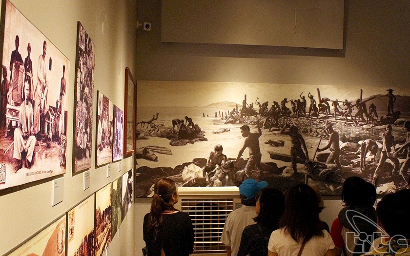 Hình ảnh trưng bày tại bảo tàng Côn Đảo