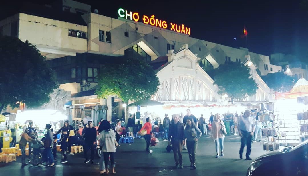 Khám phá chợ đêm Đồng Xuân