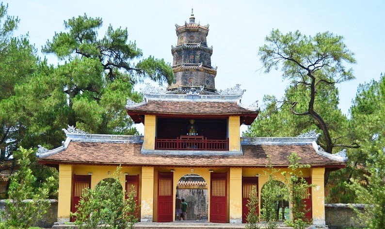 Cổng Tam Quan chùa Thiên Mụ