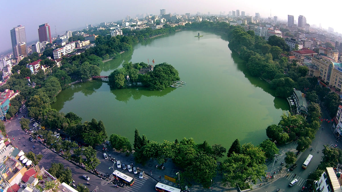 Du lịch Hồ Hoàn Kiếm: Du lịch Hồ Hoàn Kiếm là một trải nghiệm tuyệt vời và không thể thiếu tại Hà Nội. Hãy cùng khám phá những điểm nhấn đặc trưng tại Hồ Gươm và tận hưởng không khí trong lành của khu vực này.