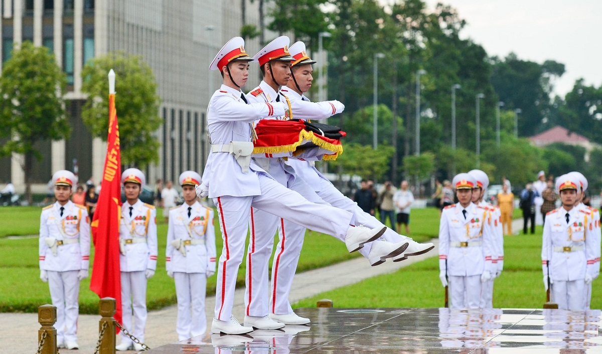 Lễ thượng cờ tại Lăng Hồ Chủ tịch