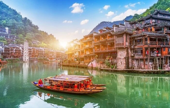 Phượng Hoàng Cổ Trấn