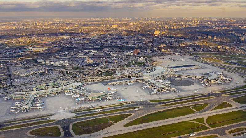 Sân đỗ máy bay tại sân bay quốc tế Toronto (Canada)