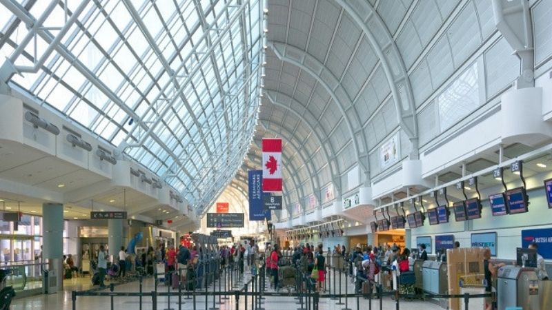Sảnh nhà ga hành khách của sân bay Toronto