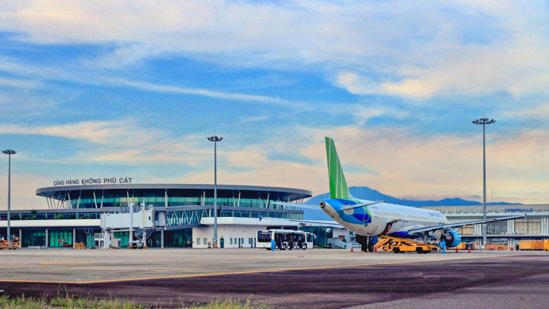 Sân bay Phù Cát - một trong những sân bay nhộn nhịp nhất khu vực Duyên hải  Nam Trung Bộ