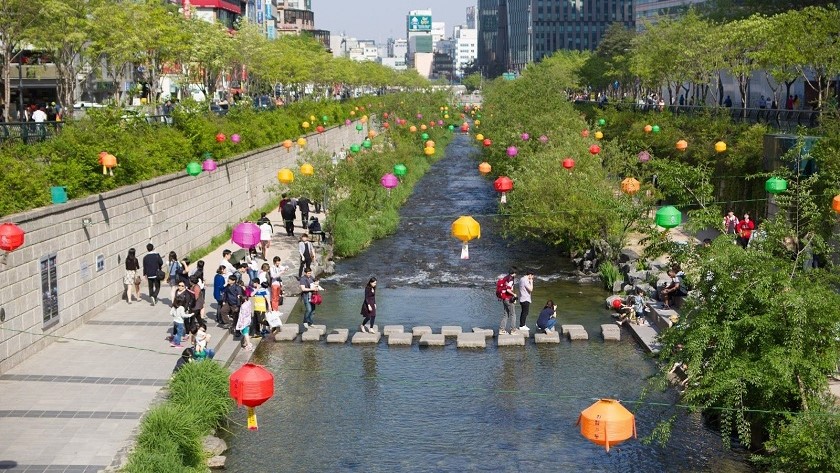 Du lịch suối Cheonggyecheon - Dòng suối nhân tạo ở Seoul - BestPrice