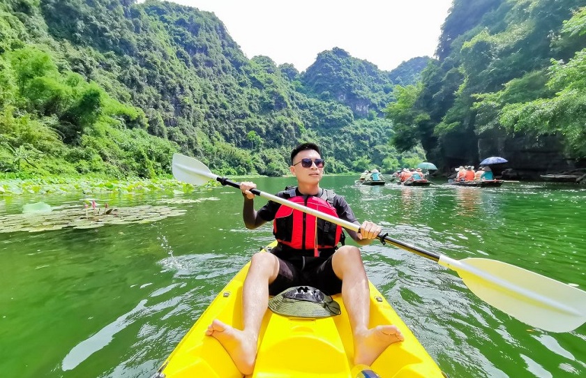 Chèo Kayak tại Tràng An