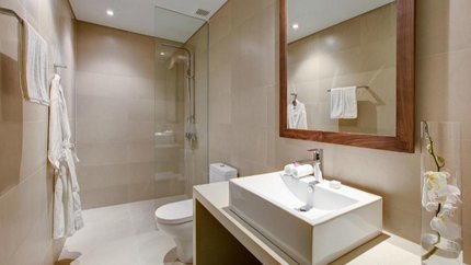 Phòng tắm rộng rãi