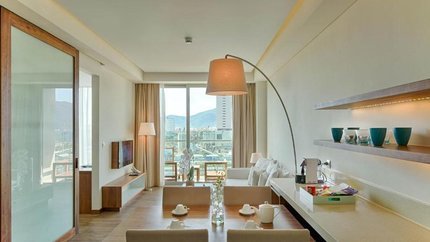 Phòng được thiết kế với phong cách nhẹ nhàng trang nhã
