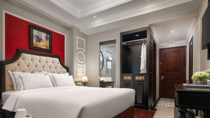 Phòng Deluxe Balcony tại Acoustic Hanoi Hotel