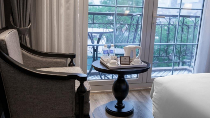 Không gian phòng Junior Suite tại khách sạn Acoustic Hanoi 4 sao