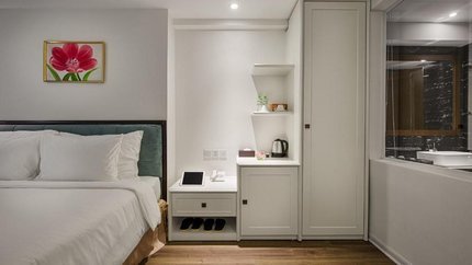 Có rất nhiều đồ dùng tiện ích ngay tại phòng