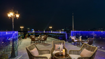 Không gian AIRA Sky Bar tại AIRA Boutique Hotel Hanoi 4 sao