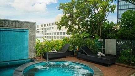 Bể sục ngoài trời